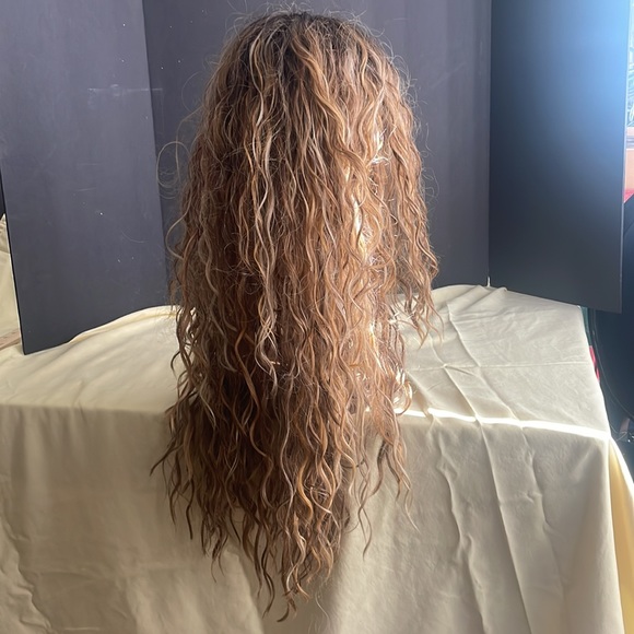 Wigs     #1201 - Picture 2 of 8